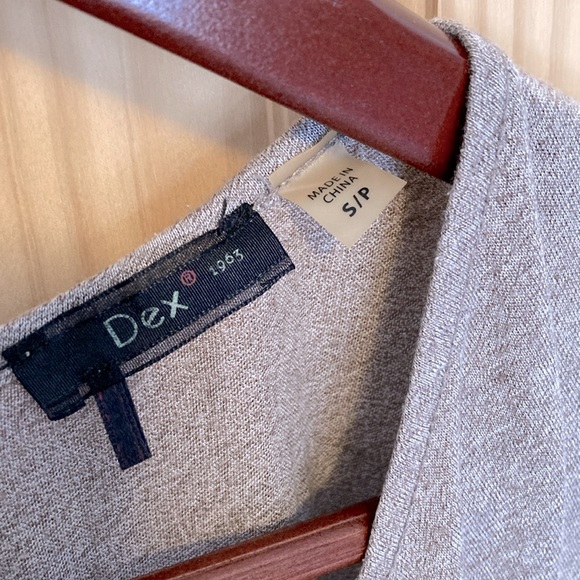 Dex short sleeve top with zipper back - Picture 2 of 6